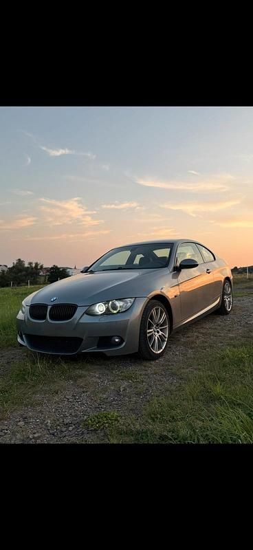 Grau Gebraucht 2009 BMW 325 M Sport Coupé | 9.990 € (Fairer Preis) - Bild 1/4