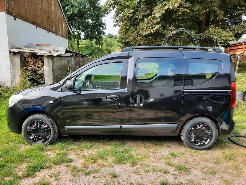 Schwarz Gebraucht 2013 Dacia Dokker Van | 2.000 € (Superpreis) - Bild 1/4