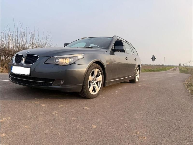 Gebraucht BMW 520 Exclusive 177 PS (130 kW) 2008 Grau Kombi