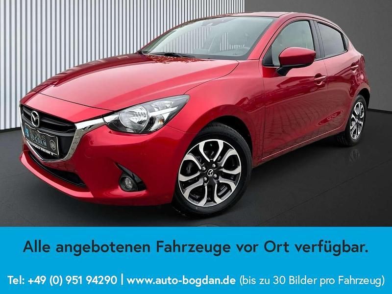 Rubinrot (metallic) Gebraucht 2017 Mazda 2 Nakama Limousine | 12.990 € (Fairer Preis) - Bild 1/4