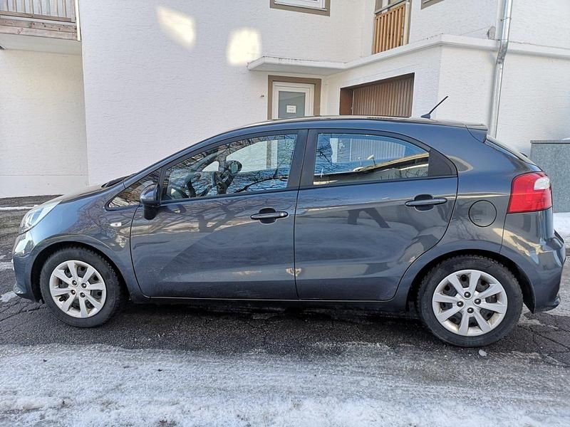 Gebraucht Kia Rio 90 PS (66 kW) 2015 Grau Kleinwagen