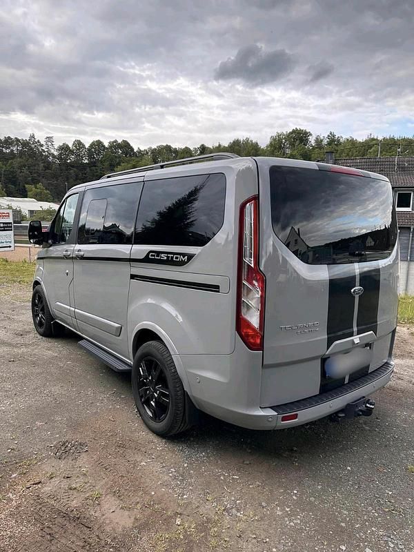 Grau Gebraucht 2023 Ford Tourneo Van / Kleinbus | 37.500 € (Guter Preis) - Bild 1/4