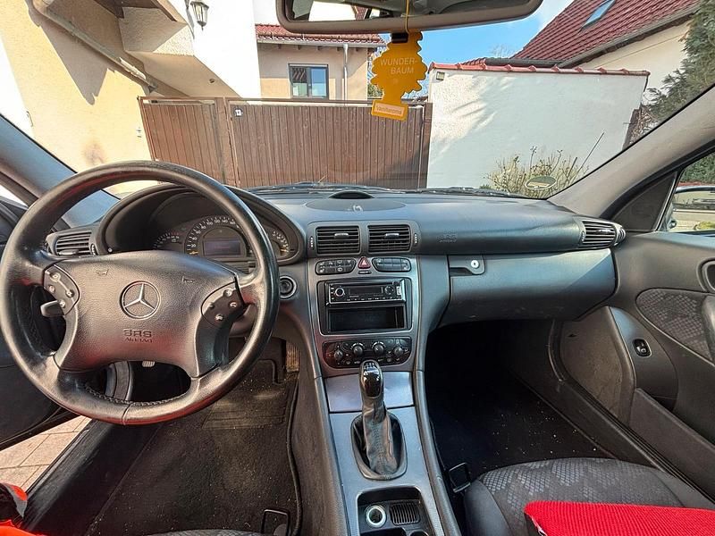 Gebraucht Mercedes C180 143 PS (105 kW) 2002 Blau Kombi