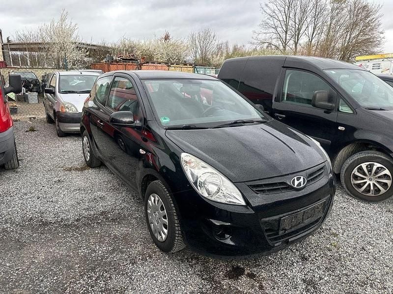 Gebraucht Hyundai i20 75 PS (55 kW) 2012 Schwarz Kleinwagen