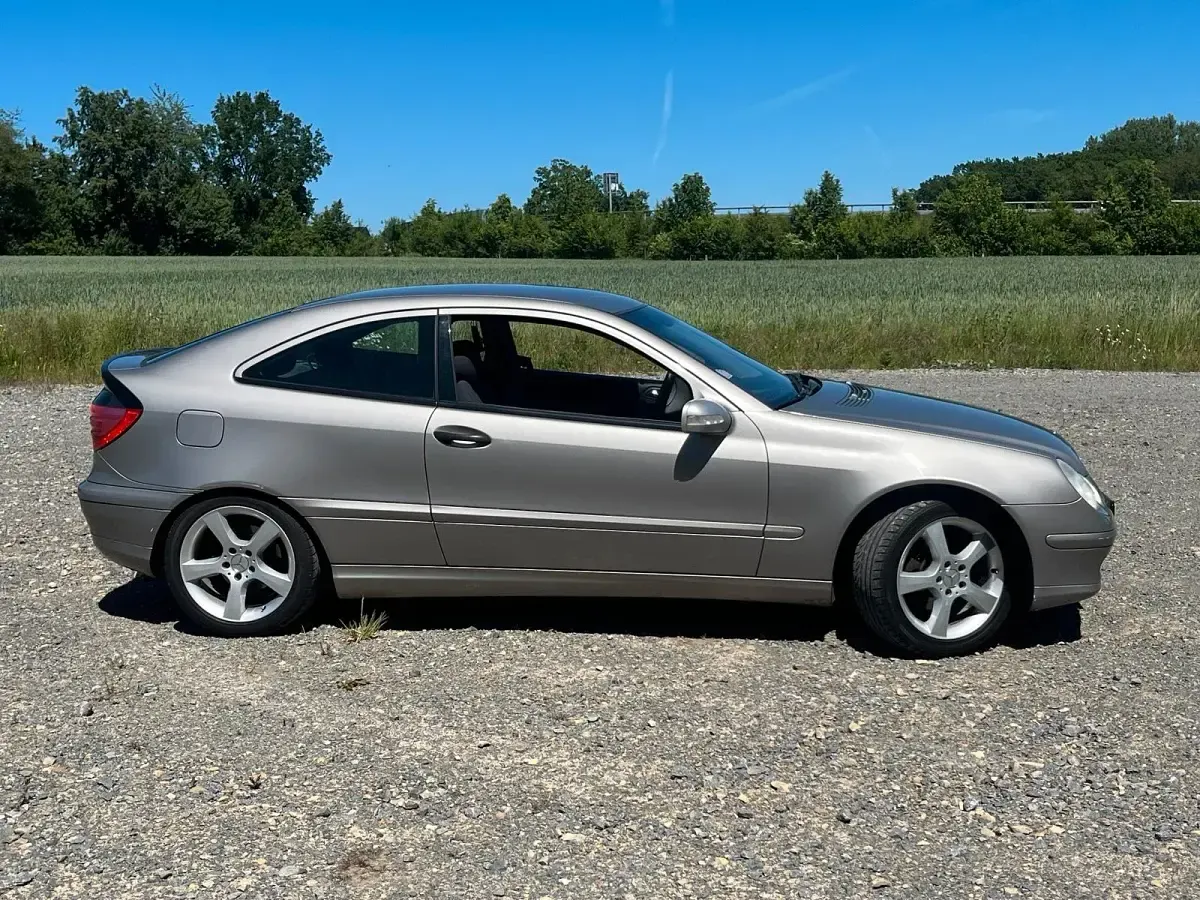 Gebraucht Mercedes C180 143 PS (105 kW) 2003 Silber Coupé