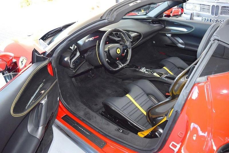 Gebraucht Ferrari SF90 999 PS (734 kW) 2024 Rot  rosso corsa Cabrio