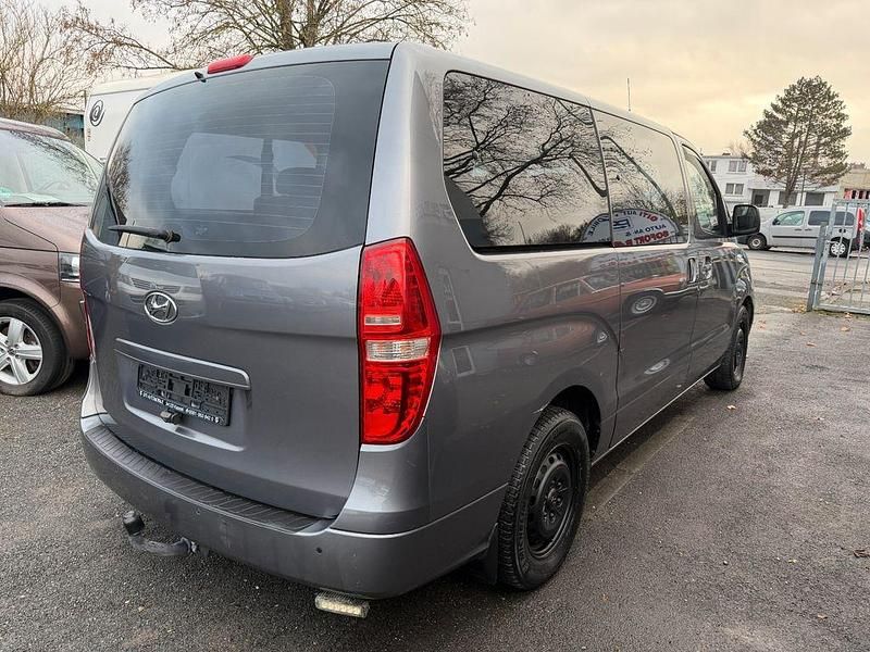 Gebraucht Hyundai H-1 Comfort 170 PS (125 kW) 2011 Grau Van / Kleinbus