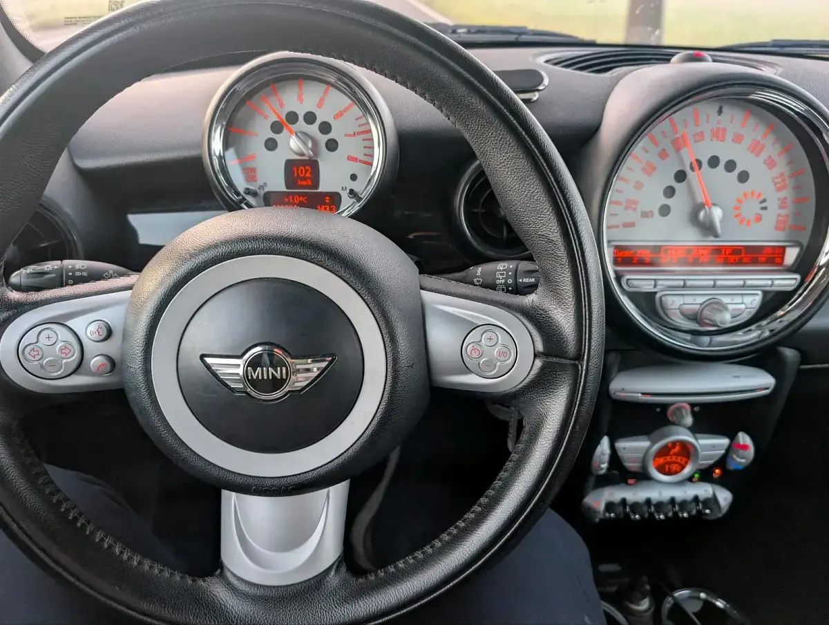 Gebraucht Mini Cooper 122 PS (89 kW) 2010 Schwarz Kleinwagen