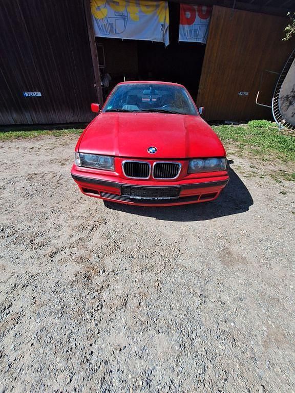 Second-hand BMW 320 150 CP (110 kW) 1996 Roșu Berlinǎ