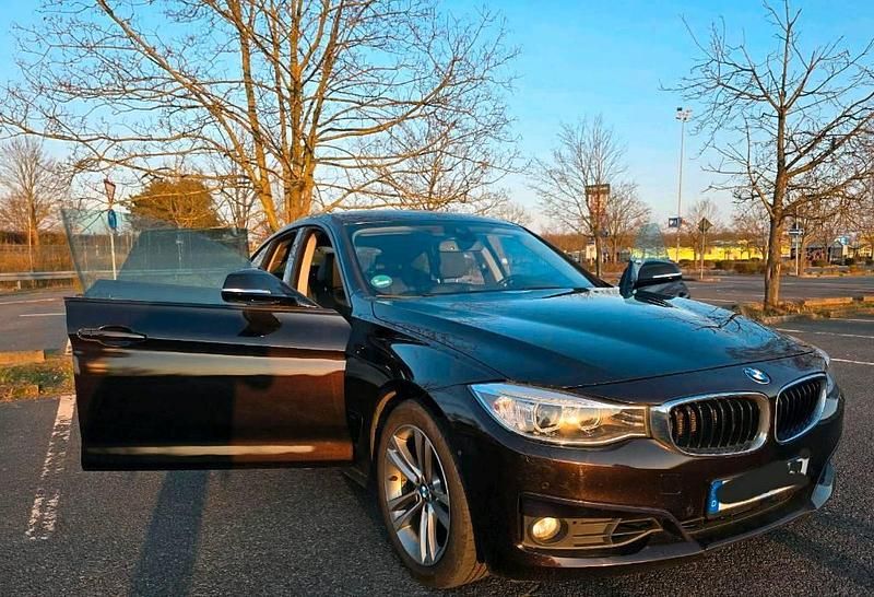 Second-hand BMW 325 218 CP (160 kW) 2015 Maro Berlinǎ