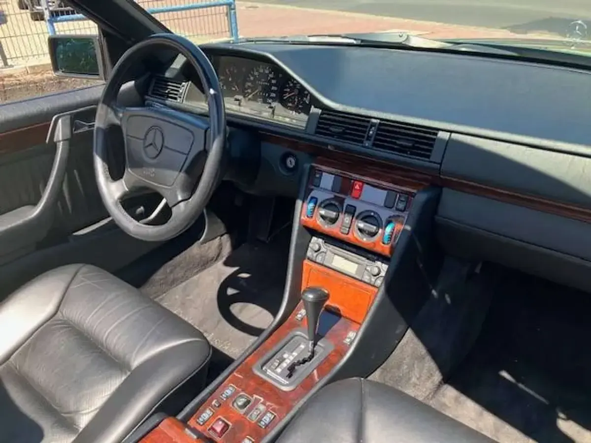 Gebraucht Mercedes E220 150 PS (110 kW) 1993 Malachitgrün Cabrio