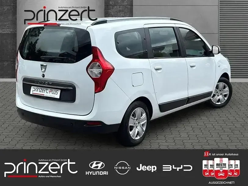 Gebraucht Dacia Lodgy Lauréate 102 PS (75 kW) 2017 Gletscherweiss Van / Kleinbus