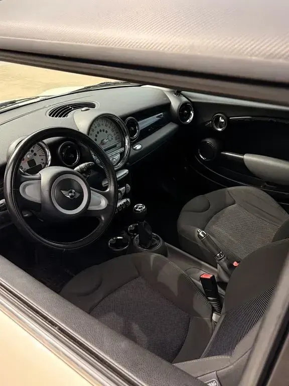 Usado Mini ONE 95 CV (69 kW) 2008 Beige Utilitario