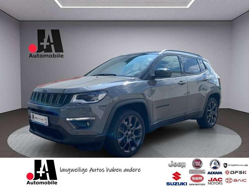Grau Gebraucht 2020 Jeep Compass SUV | 24.490 € (Fairer Preis) - Bild 1/4