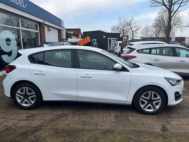Gebraucht Ford Focus 120 PS (88 kW) 2022 Weiß Limousine