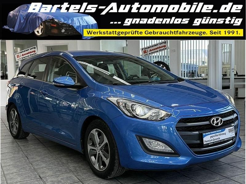 Blau Gebraucht 2016 Hyundai i30 Classic Kombi | 13.450 € (Teuer) - Bild 1/4