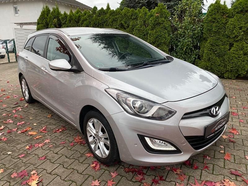 Silber Gebraucht 2014 Hyundai i30 Edition Kombi | 8.590 € (Fairer Preis) - Bild 1/4