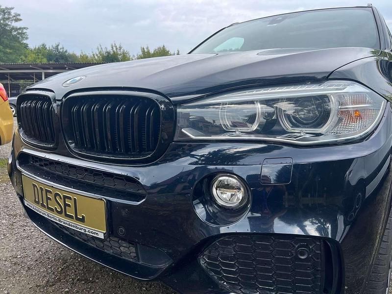 Schwarz (metallic) Gebraucht 2015 BMW X5 SUV | 29.990 € (Fairer Preis) - Bild 1/4