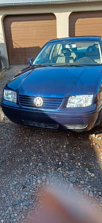 Blau Gebraucht 2001 VW Bora Basis Limousine | 1.799 € (Fairer Preis) - Bild 1/4