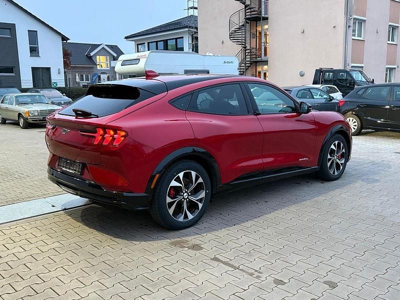 Gebraucht Ford Mustang Mach-E 197 kW (269 PS) 2022 Rot SUV