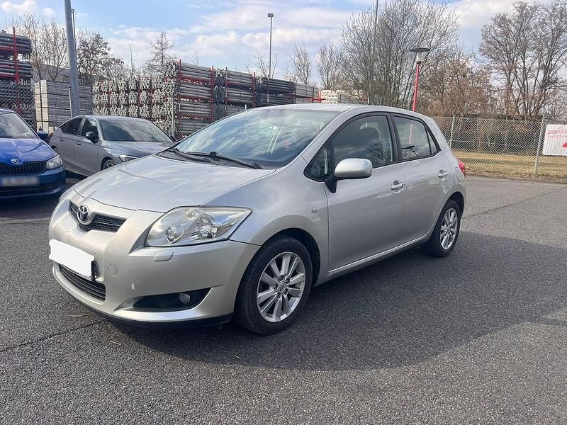 Gebraucht Toyota Auris 132 PS (97 kW) 2009 Silber Kleinwagen