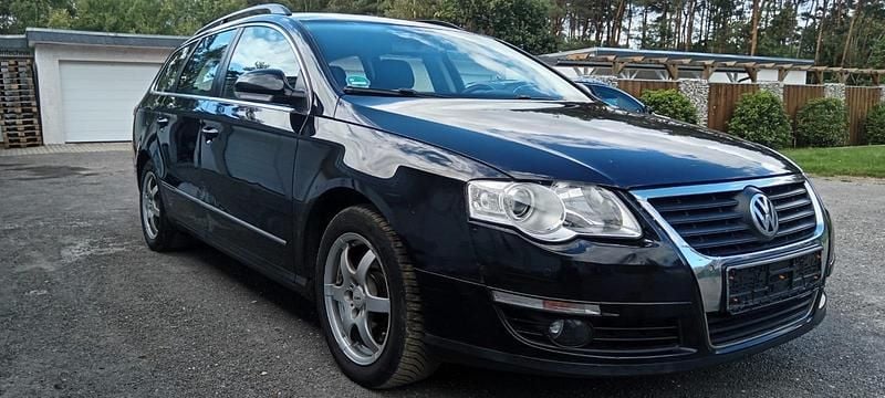 Schwarz Gebraucht 2010 VW Passat Kombi | 2.399 € (Guter Preis) - Bild 1/4