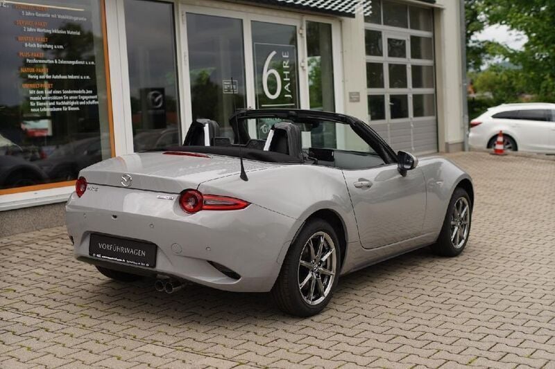 Neu Mazda MX5 Exclusive-Line 132 PS (97 kW) 2025 Grau Cabrio