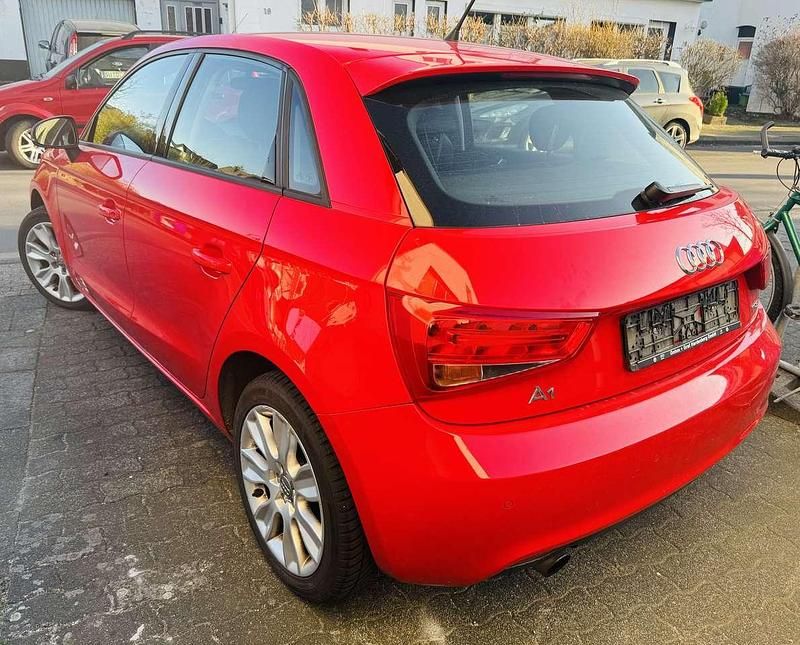 Gebraucht Audi A1 86 PS (63 kW) 2013 Misanorot perleffekt Kleinwagen
