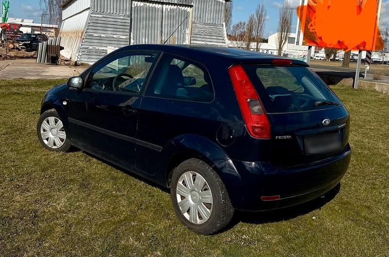 Gebraucht Ford Fiesta 51 PS (37 kW) 2005 Blau Kleinwagen