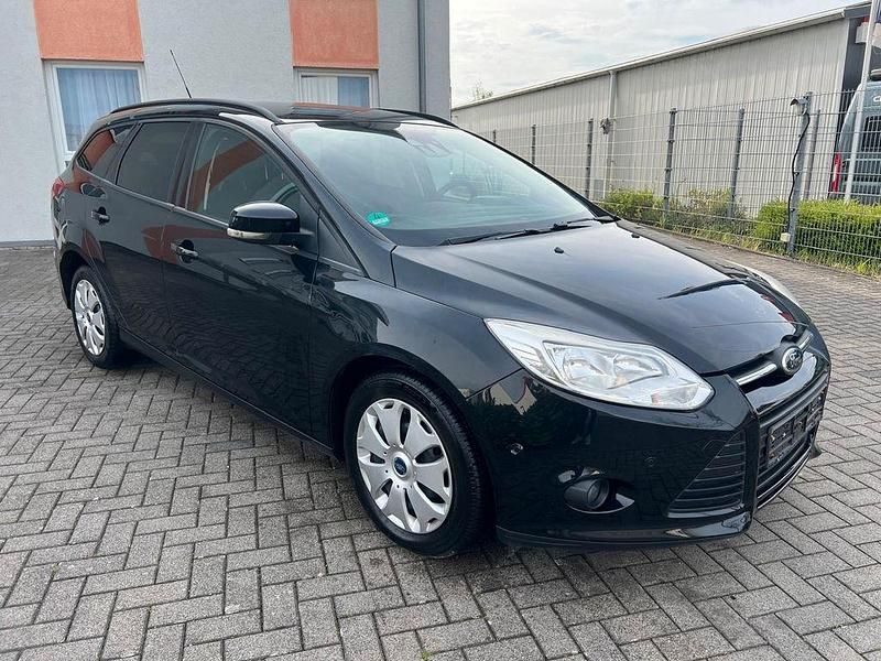 Gebraucht Ford Focus Trend 116 PS (85 kW) 2011 Schwarz Limousine