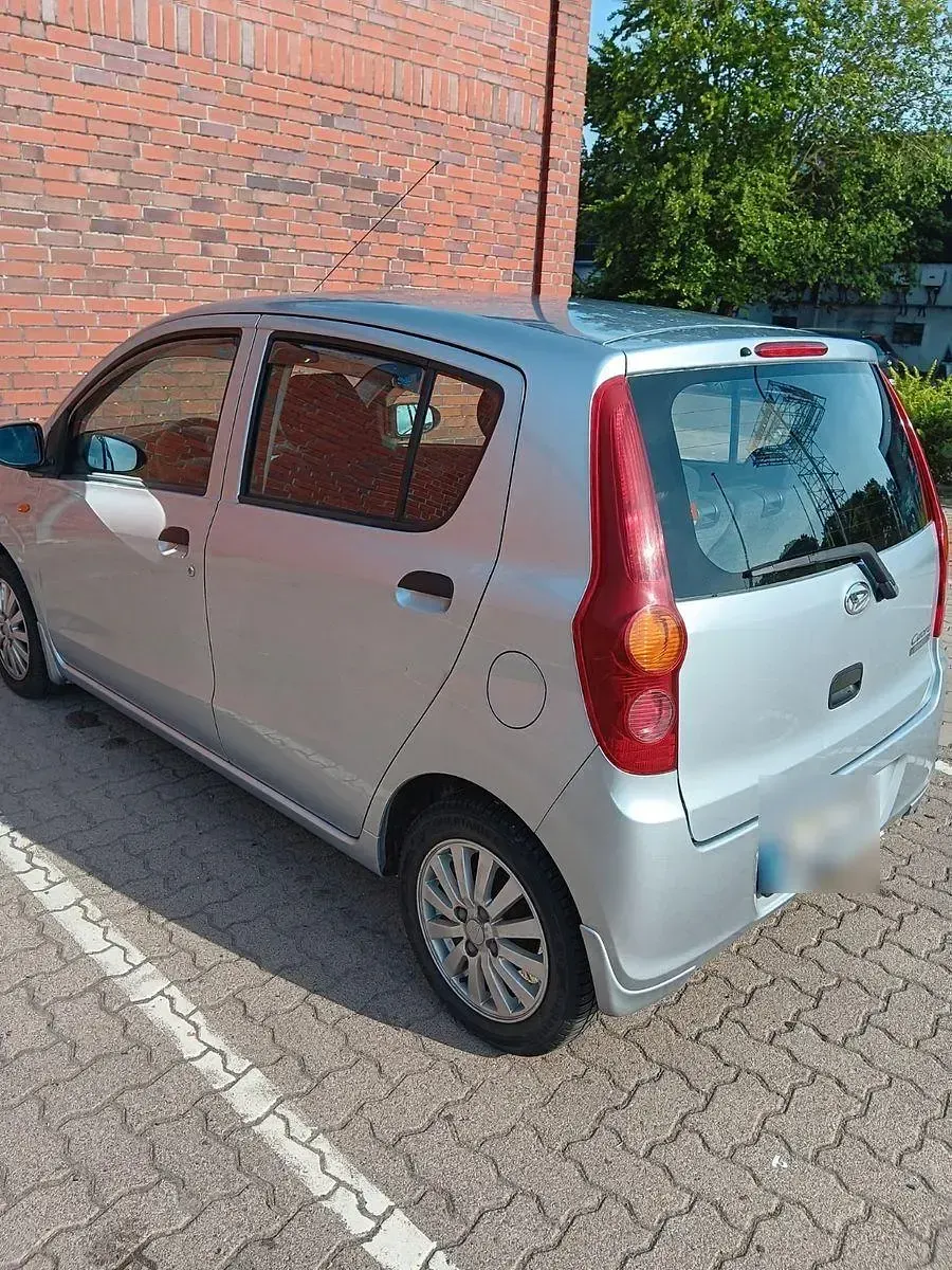 Gebraucht Daihatsu Cuore 69 PS (50 kW) 2012 Grau Kleinwagen