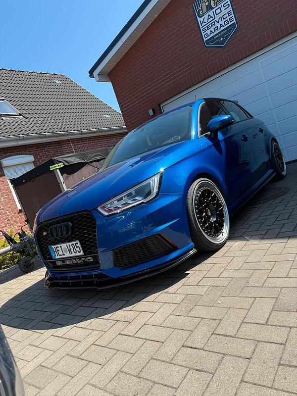 Blau Gebraucht 2017 Audi RS3 Performance Kleinwagen | 21.000 € - Bild 1/4