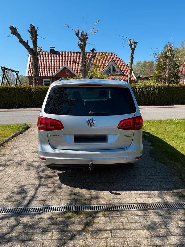 Second-hand VW Sharan 140 CP (102 kW) 2012 Argintiu Monovolum
