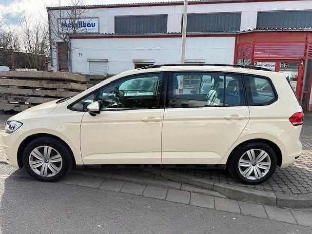 Gebraucht VW Touran 150 PS (110 kW) 2021 Gelb Van / Kleinbus