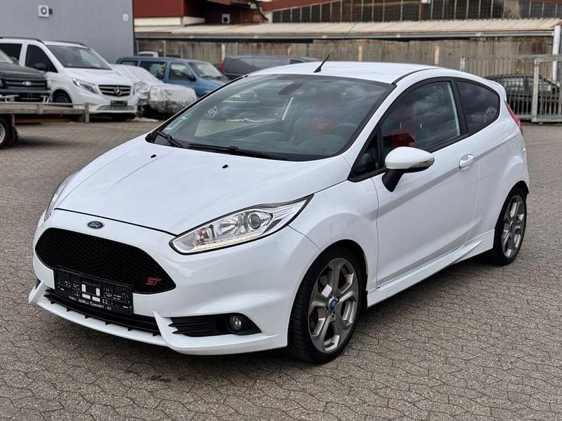 Gebraucht Ford Fiesta ST 182 PS (133 kW) 2016 Weiß Kleinwagen
