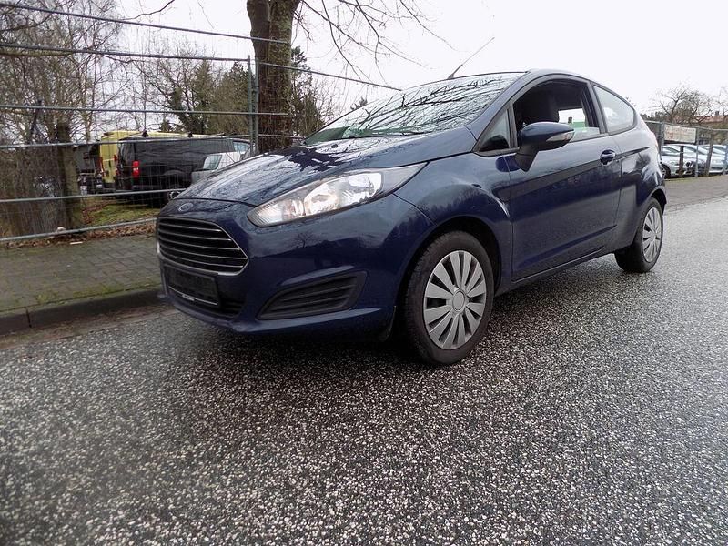 Blau Gebraucht 2015 Ford Fiesta Trend Kleinwagen | 4.600 € (Fairer Preis) - Bild 1/4