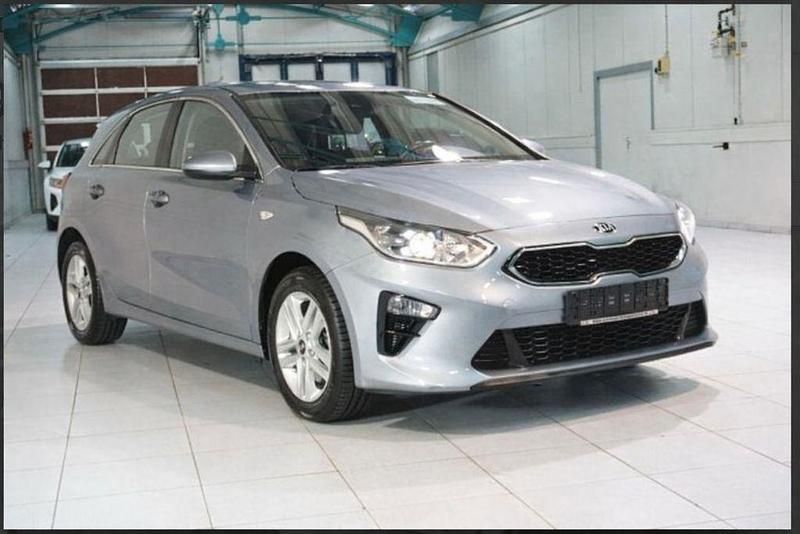 Silber Gebraucht 2020 Kia Ceed Vision Kleinwagen | 14.700 € (Fairer Preis) - Bild 1/3