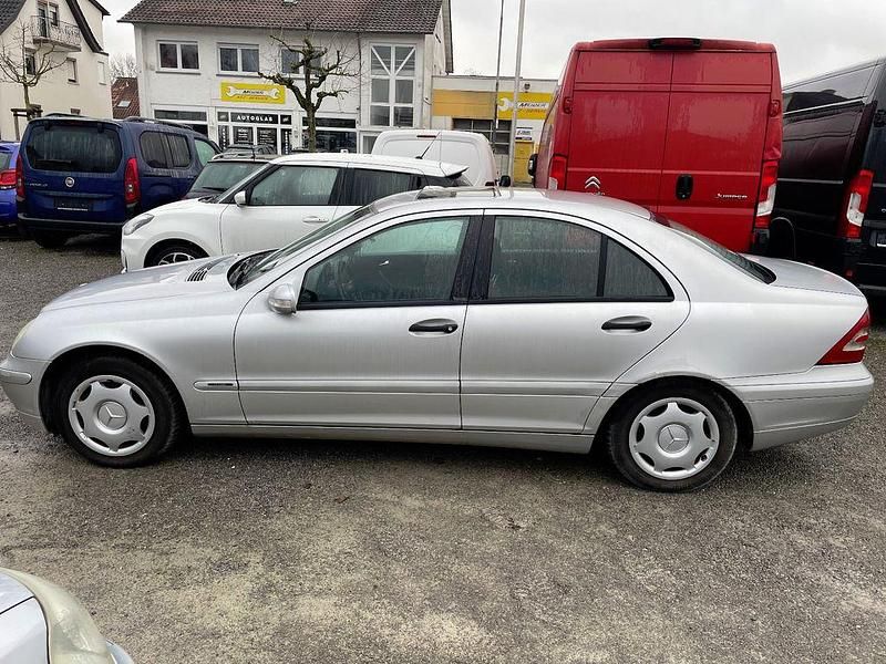 Gebraucht Mercedes C220 Classic 143 PS (105 kW) 2001 Silber Limousine