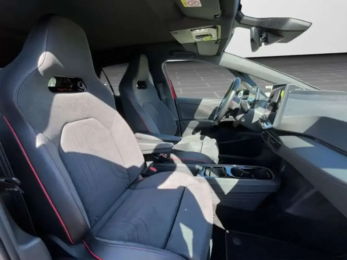Gebraucht VW ID.3 GTX 239 kW (326 PS) 2025 Kings red metallic / schwarz (metallic) Kleinwagen