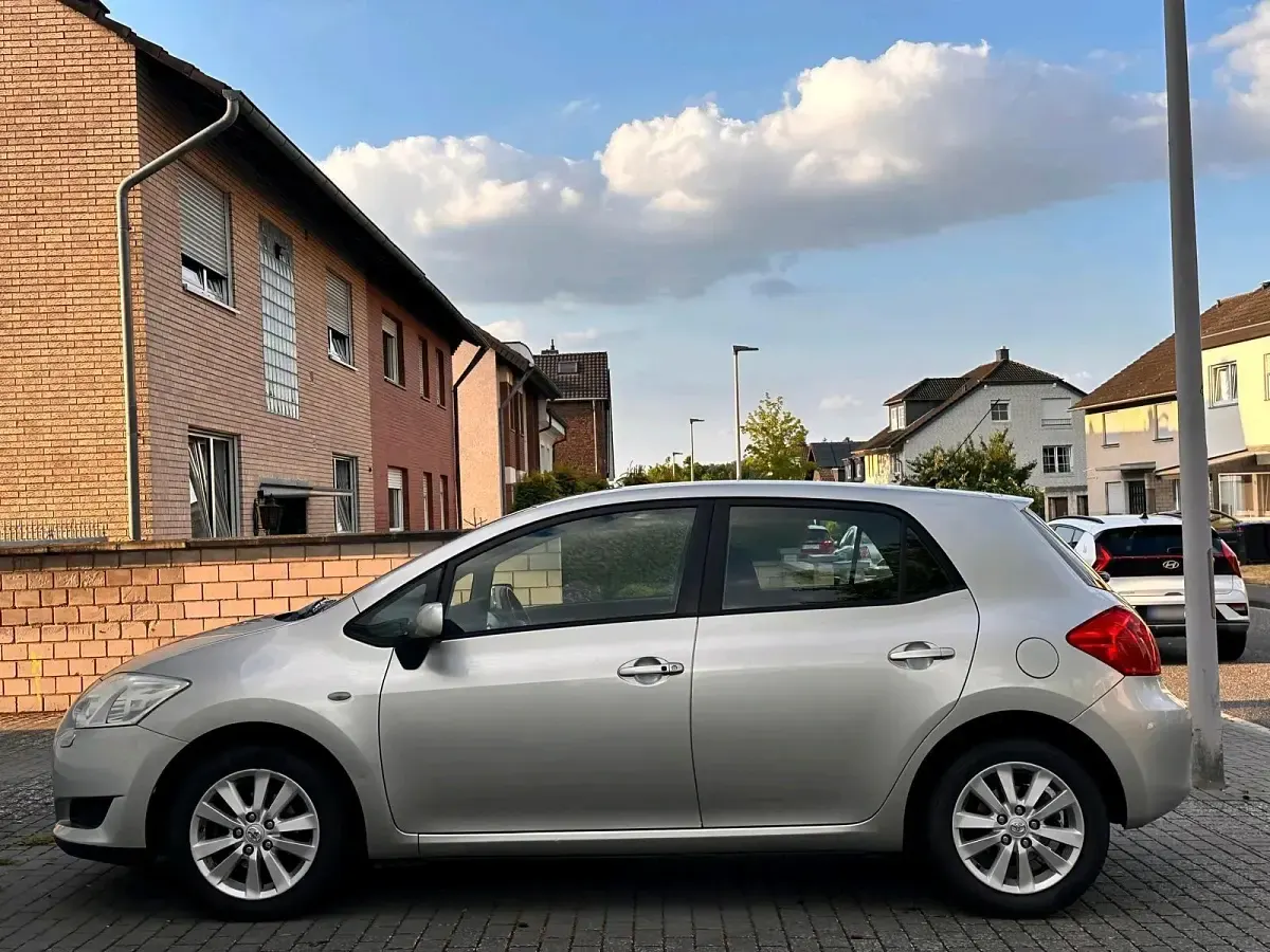 Gebraucht Toyota Auris 124 PS (91 kW) 2007 Silber Kleinwagen