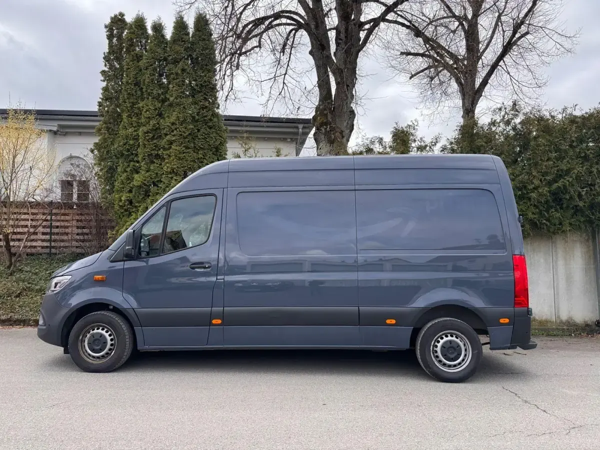 Używany Mercedes Sprinter 150 KM (110 kW) 2022 Niebieski Van