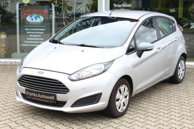 Gebraucht Ford Fiesta Trend 95 PS (69 kW) 2013 Silber metallic Kleinwagen