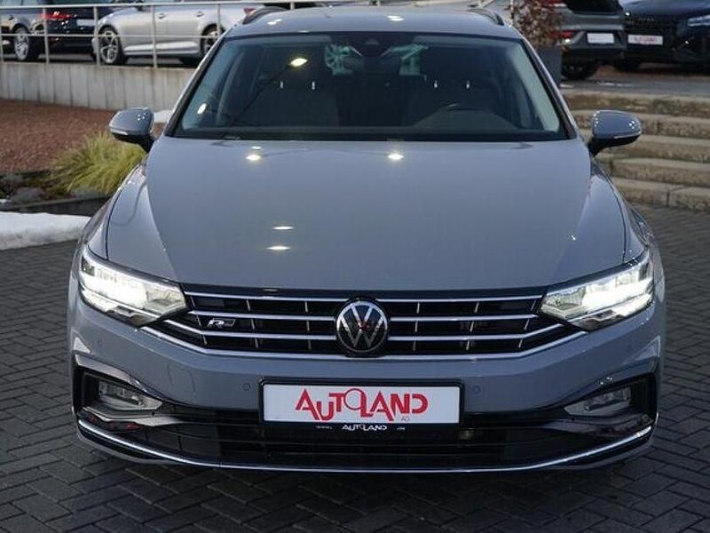 Gebraucht VW Passat R-line 190 PS (139 kW) 2023 Mondsteingrau Kombi