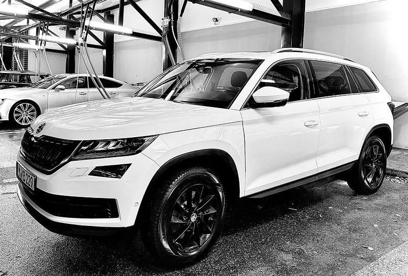 Weiß Gebraucht 2018 Skoda Kodiaq Style SUV | 22.999 € (Teuer) - Bild 1/4