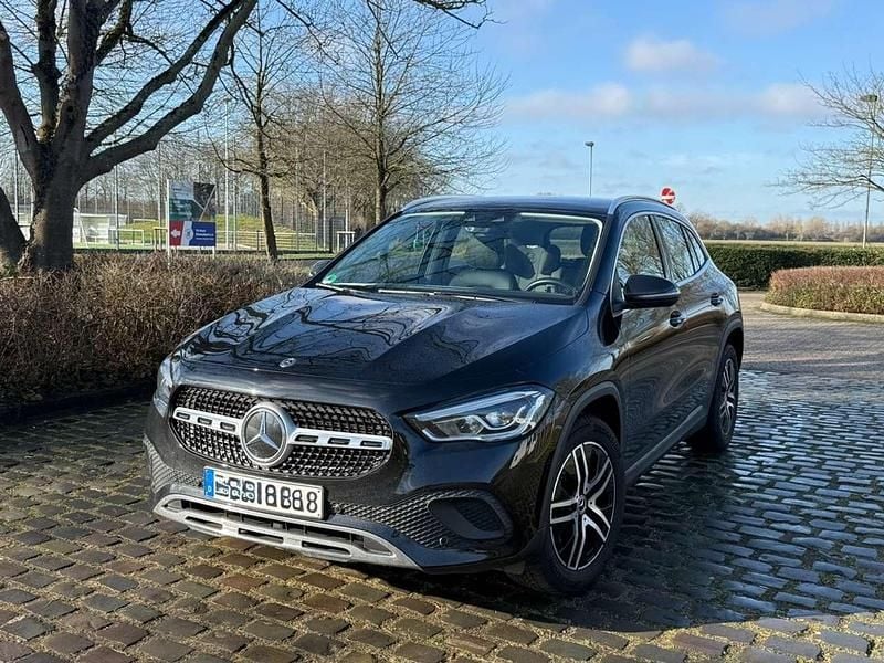 Gebraucht Mercedes GLA200 Progressive 163 PS (119 kW) 2020 Schwarz SUV