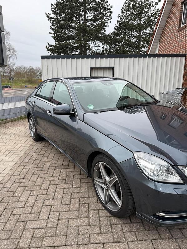 Gebraucht Mercedes E220 170 PS (125 kW) 2012 Grau Limousine