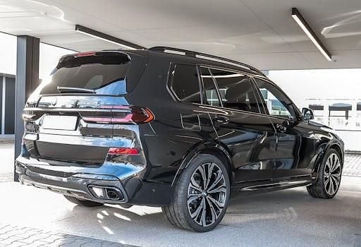 Gebraucht BMW X7 M Sport 352 PS (258 kW) 2025 Schwarz SUV
