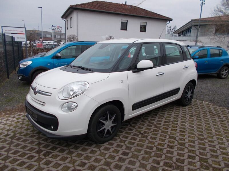 Weiß Gebraucht 2017 Fiat 500L Pop Star Van / Kleinbus | 7.899 € (Fairer Preis) - Bild 1/4
