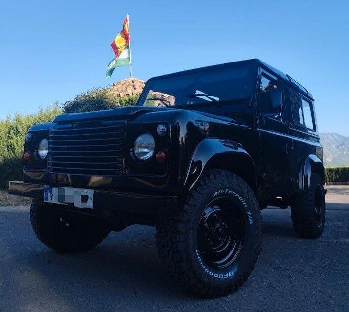 Usata Land Rover Defender S 113 CV (83 kW) 1999 Nero Station wagon