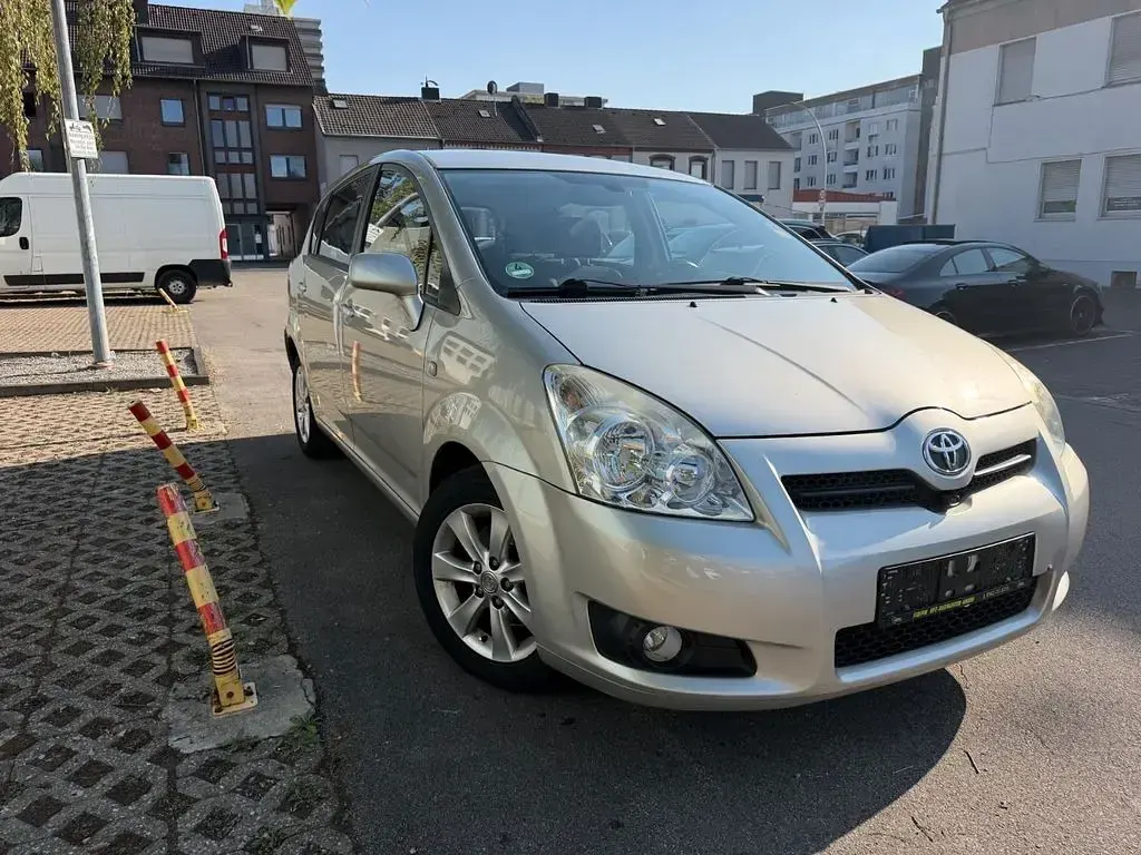 Gebraucht Toyota Corolla Verso 129 PS (94 kW) 2007 Silber Van / Kleinbus